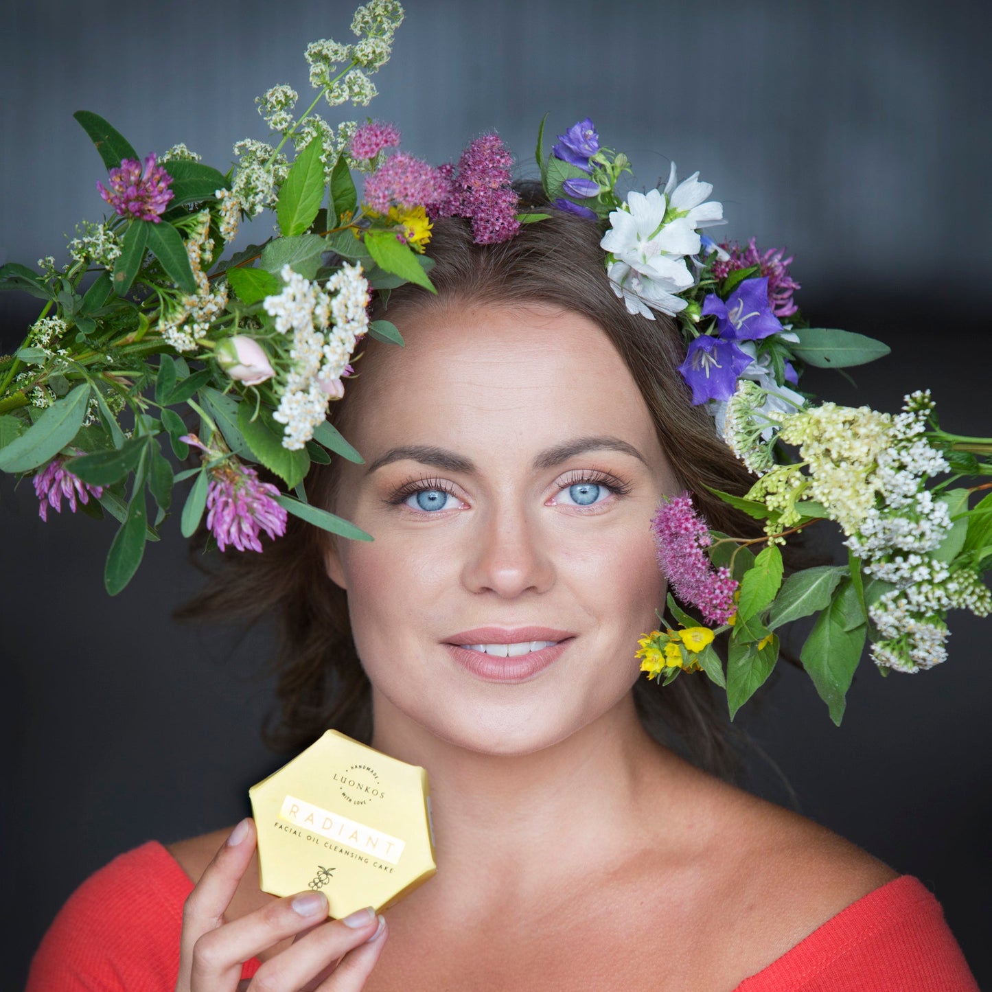 Luonkos Radiant kasvokakku (kasvojen puhdistusaine) - 4Organic Store (Luomukaista)