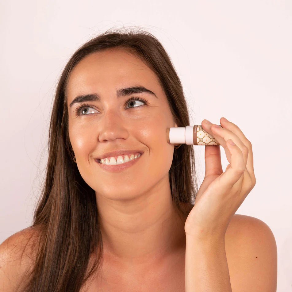 UUTUUS! Charlotte Bio Muotoileva Bronzer Stick Brun Taupe, 5g - 4Organic Store (Luomukaista)